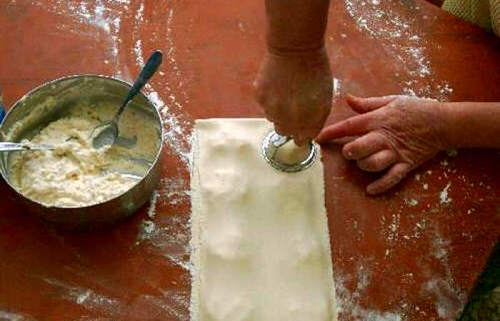 Рецепт Пирожки со сливочным сыром на сковороде шаг-6