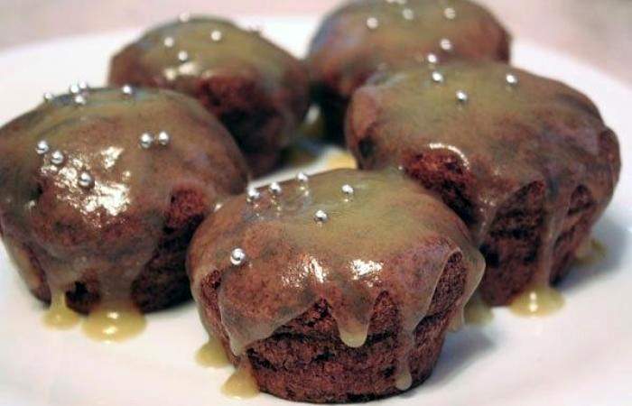 Рецепт Шоколадные кексы с карамелью шаг-8