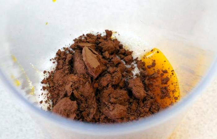 Рецепт Шоколадный бисквит в мультиварке шаг-1