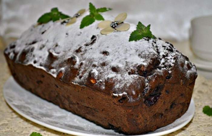 Рецепт Шоколадный кекс с орехами, изюмом и вишней шаг-7