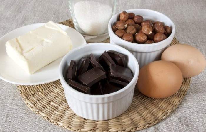 Рецепт Шоколадный пирог с фундуком шаг-1