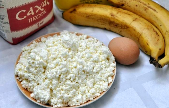 Рецепт Сырники с бананом шаг-1