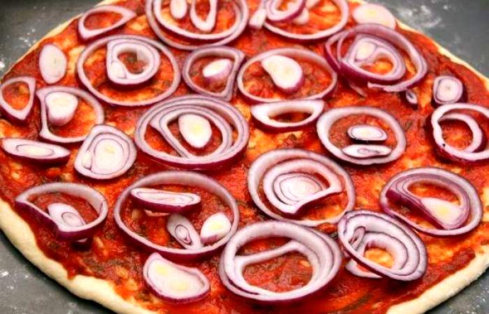 Рецепт Сытная пицца с беконом шаг-5