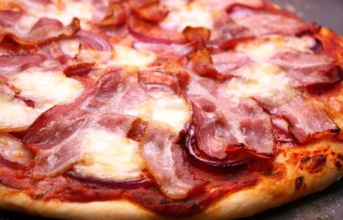 Рецепт Сытная пицца с беконом шаг-7