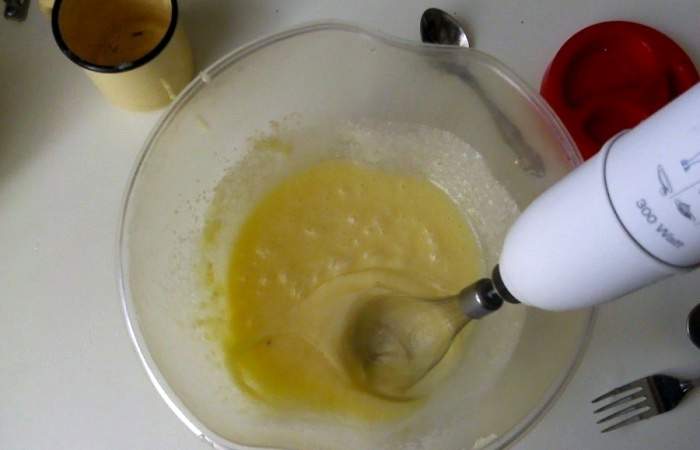 Рецепт Творожный пирог с консервированными персиками  шаг-2