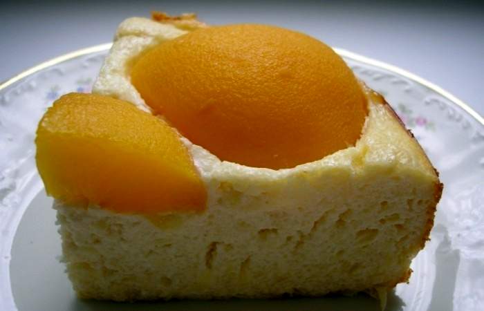 Рецепт Творожный пирог с консервированными персиками шаг-8