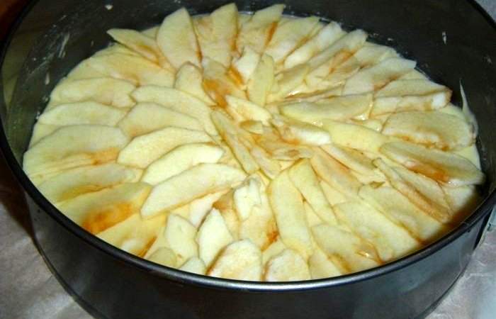 Рецепт Яблочный пирог на кефире шаг-7