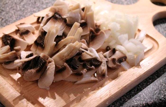 Рецепт Заливной пирог с картофелем и грибами  шаг-2