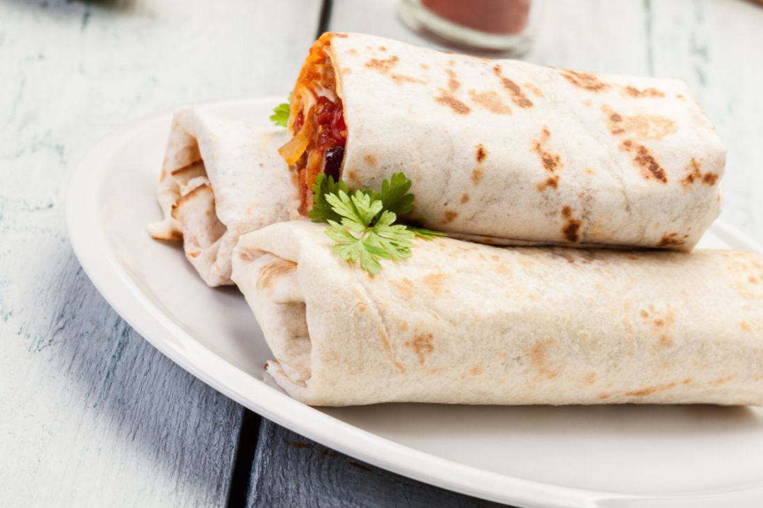 Рецепт Буррито с курицей и фасолью Готовим Закуски Буррито с курицей и фасолью