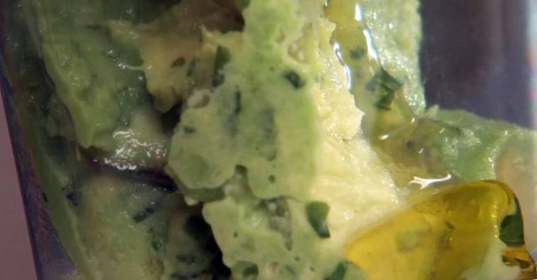 Рецепт Брускетта с муссом из авокадо и тартаром из свежих овощей шаг-1