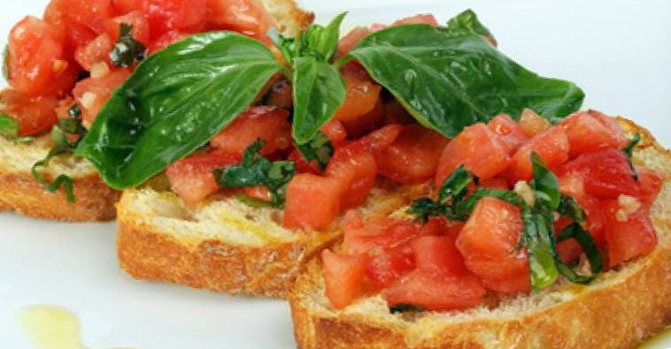 Рецепт Брускетта с помидорами и базиликом шаг-1