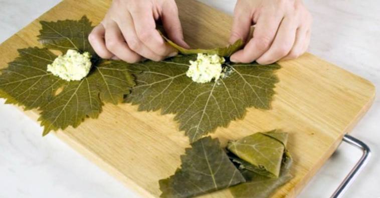 Рецепт Голубцы с творогом в виноградных листьях  шаг-2