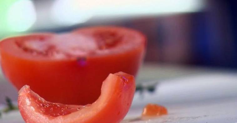 Рецепт Горячие бутерброды с тунцом и помидорами шаг-1