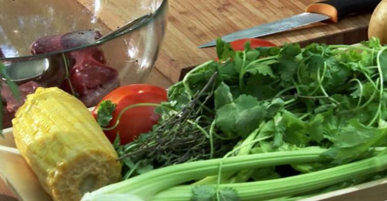 Рецепт Хот-дог с сердцем индейки, овощами и брынзой шаг-1