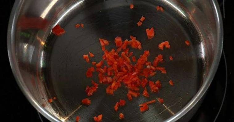Рецепт Хрустящие кальмары с цикорием в апельсиново-кунжутной заправке шаг-6