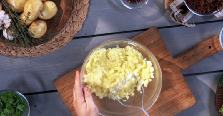 Рецепт Картофельные колобки в панировке шаг-6