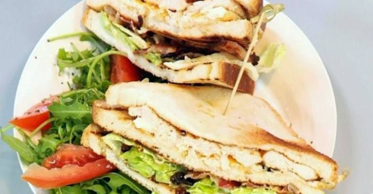 Рецепт Клубный сэндвич с куриным филе, яйцом и беконом шаг-6