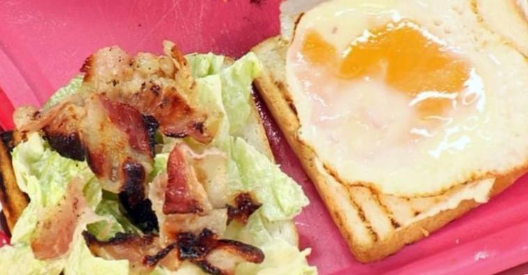 Рецепт Клубный сэндвич с куриным филе, яйцом и беконом  шаг-4
