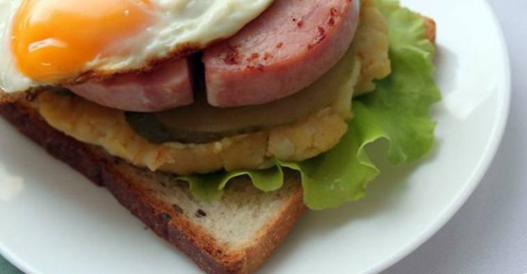 Рецепт Открытый сэндвич с картофелем и ветчиной шаг-5
