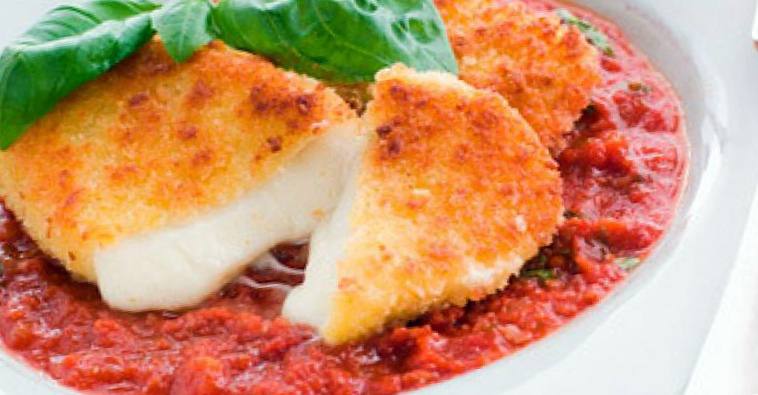 Рецепт Сыр моцарелла, обжаренный в панировке, с томатным пюре шаг-1