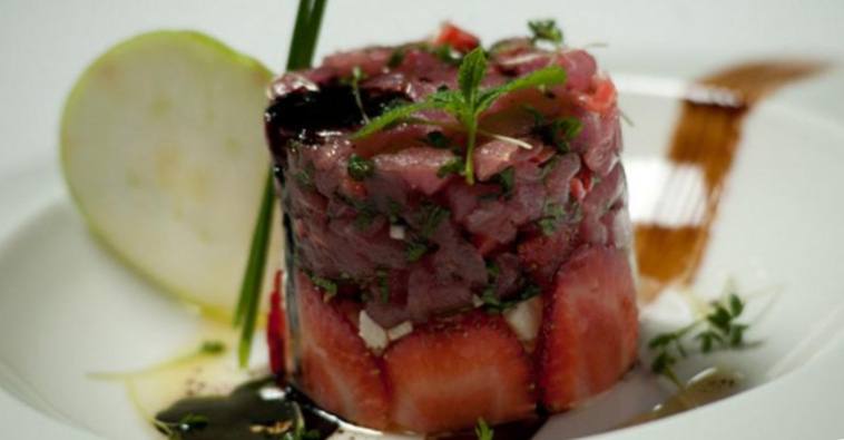 Рецепт Тартар из тунца со свежей клубникой шаг-7
