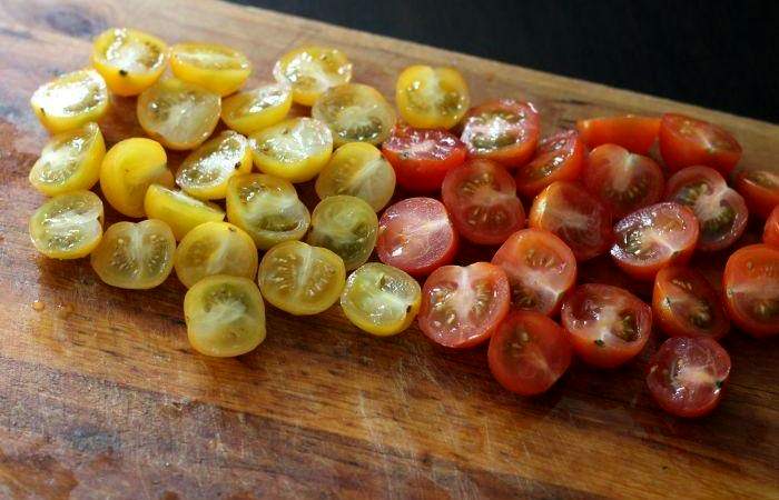 Рецепт Брускетта с помидорами черри  шаг-2
