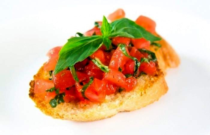 Рецепт Брускетта с помидорами и базиликом шаг-6
