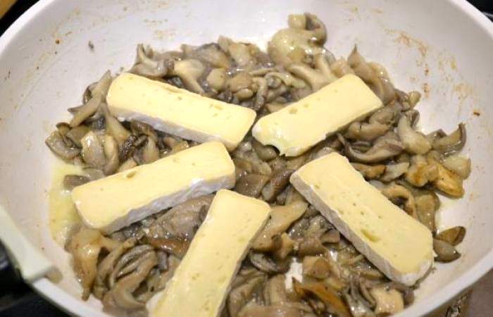 Рецепт Бутерброд с грибами и сыром шаг-3