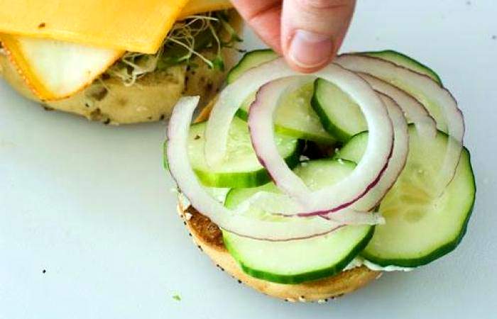 Рецепт Гамбургер с сыром и овощами шаг-14