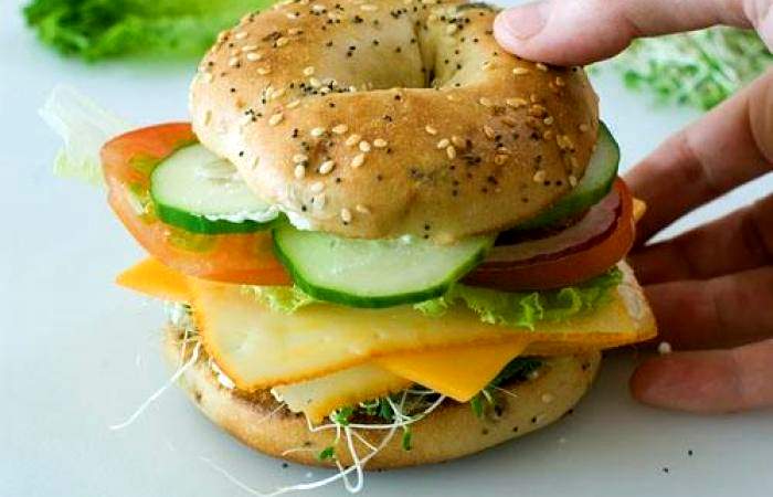 Рецепт Гамбургер с сыром и овощами шаг-17