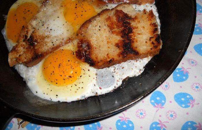 Рецепт Гренки с яйцом и пармезаном шаг-3
