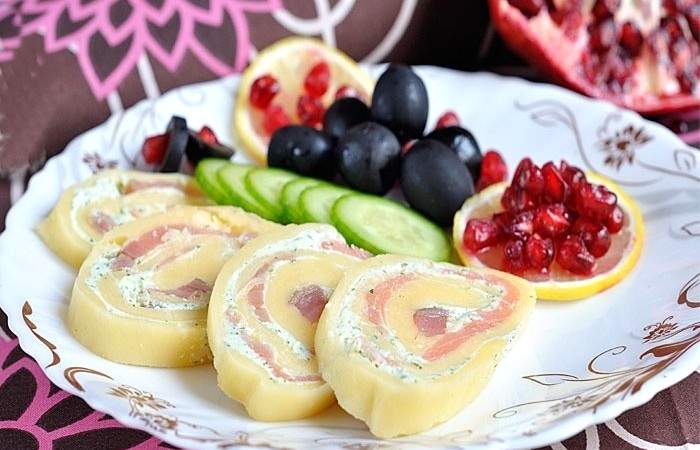 Рецепт Сырный рулет с творогом и семгой Готовим Закуски Сырный рулет с творогом и семгой