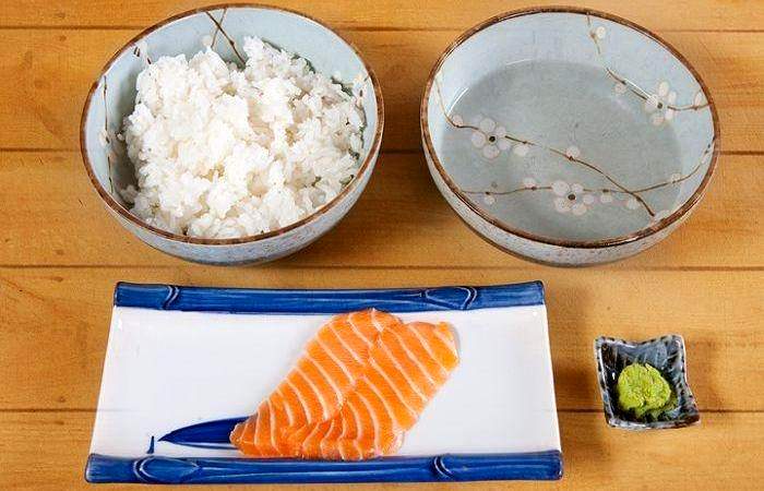 Рецепт Суши с лососем шаг-1