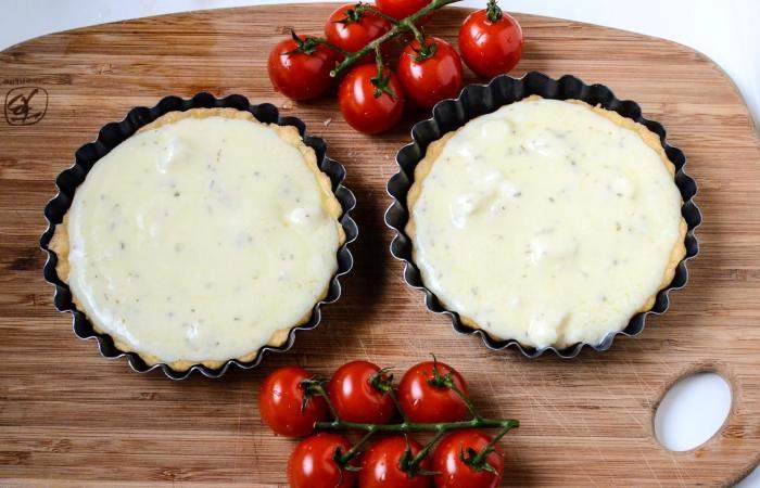 Рецепт Тарталетки с козьим сыром и помидорами шаг-9
