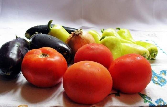 Рецепт Запеченные овощи под томатным соусом шаг-1