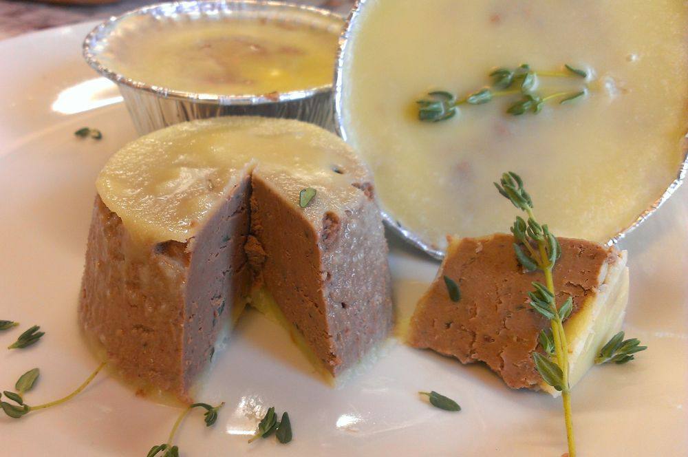 Рецепт Паштет из куриной печени с тимьяном и коньяком (Pâté au foie de poulet) Готовим Закуски Паштет из куриной печени с тимьяном и коньяком (Pâté au foie de poulet)