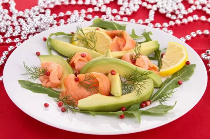 Готовим Праздники Новогодняя закуска из авокадо и лосося