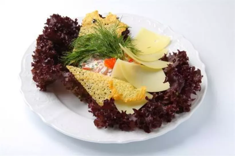 Готовим Салаты Салат из семги с овощами и сыром
