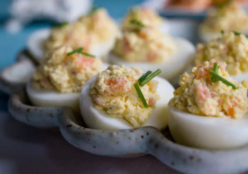 Готовим Закуски Фаршированные яйца с копченым лососем