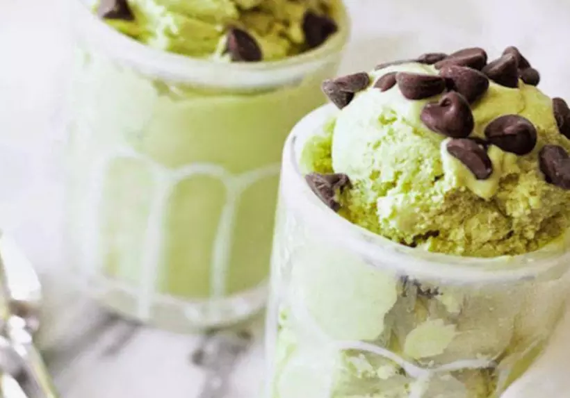 Готовим Десерты Мороженое с мятой и шоколадной крошкой