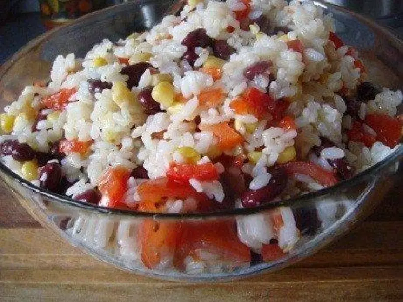 Готовим Салаты Салат из риса, красной фасоли, кукурузы и помидоров черри