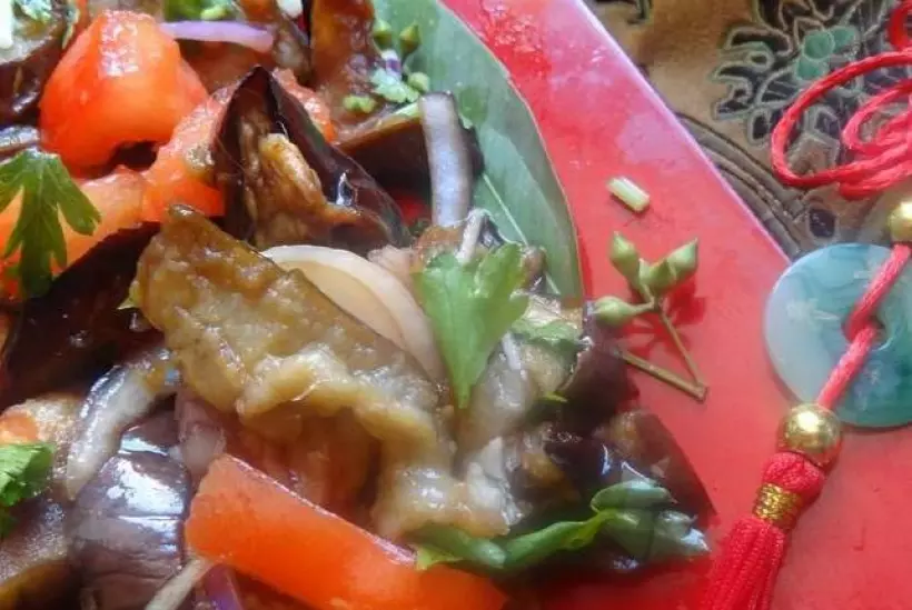 Готовим Салаты Пан-азиатский теплый салат с баклажанами
