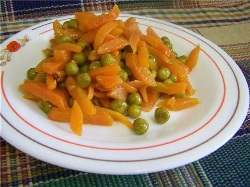 Готовим Салаты Салат с морковью и зеленым горошком
