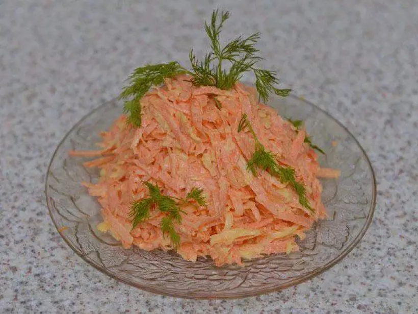 Готовим Салаты Морковный салат с сыром и чесноком