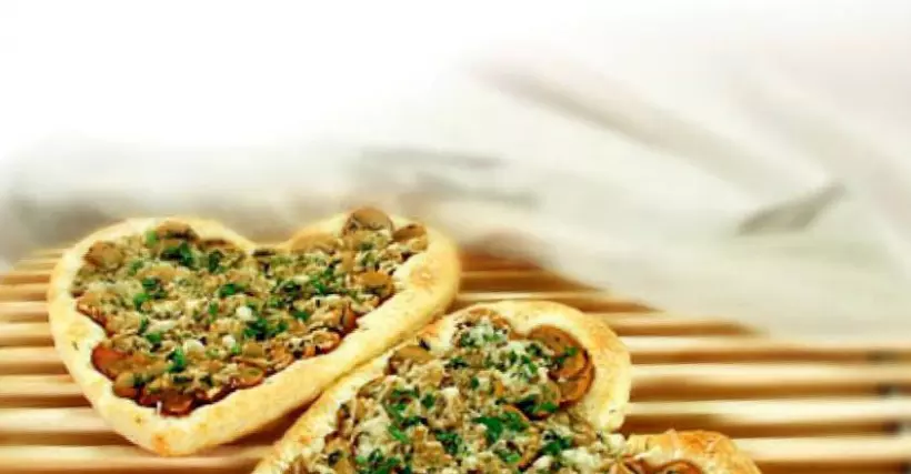Готовим Выпечка Пицца с грибами в виде сердца