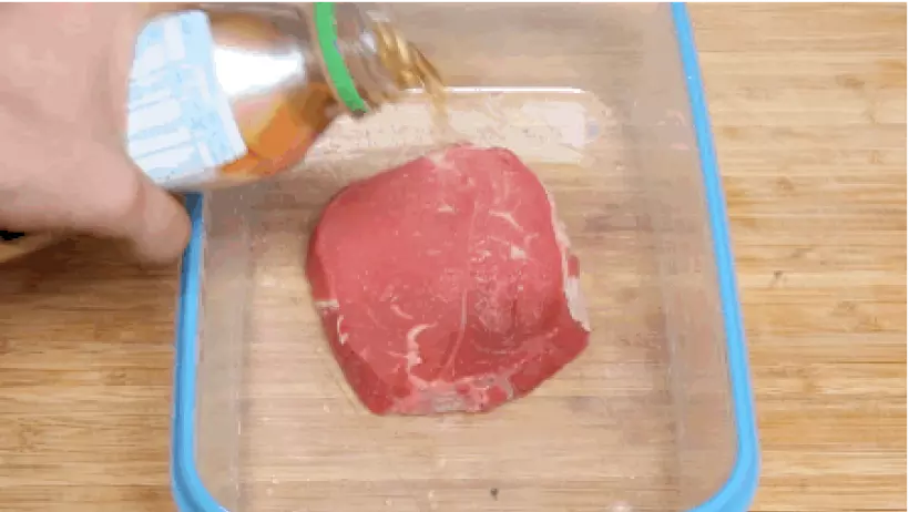 Мариновать мясо можно в  яблочном соке, прямо перед приготовлением
