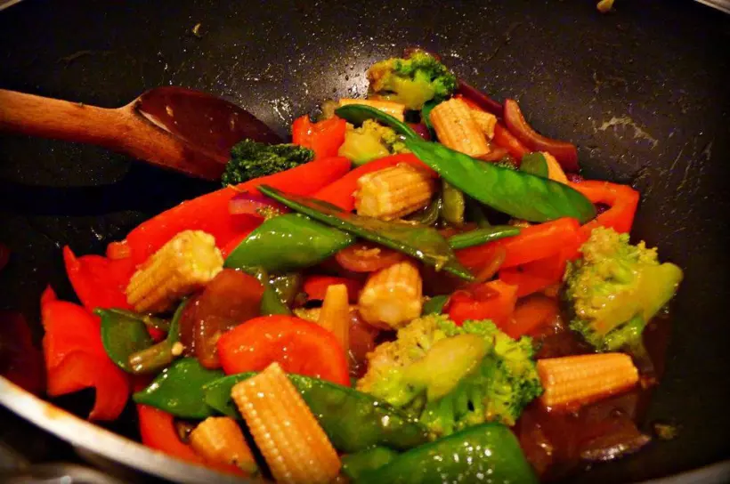Готовим Вегетарианские Быстрое овощное рагу с базиликом и чили