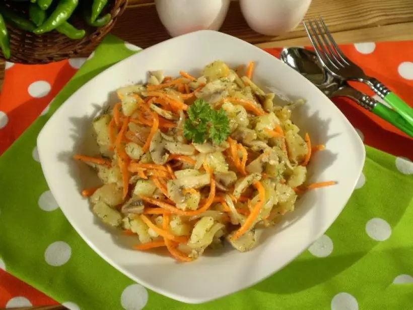 Готовим Вегетарианские Салат с морковкой и грибами
