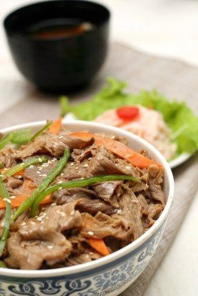 Готовим Мясо Жареная говядина с зелеными чили (Qingjia Chao Niuliu)