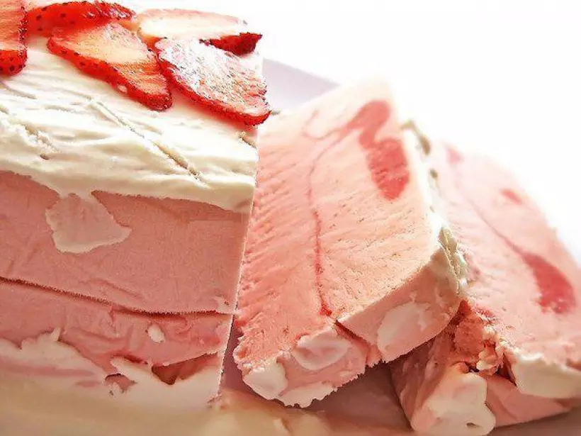 Готовим Десерты Сливочно-клубничный торт-мороженое